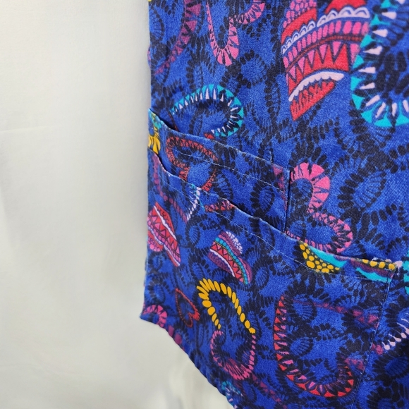 B Scrubs NWT Blue w/ Multicolored Heart Print Scrub Top Size Medium - Picture 2 of 7